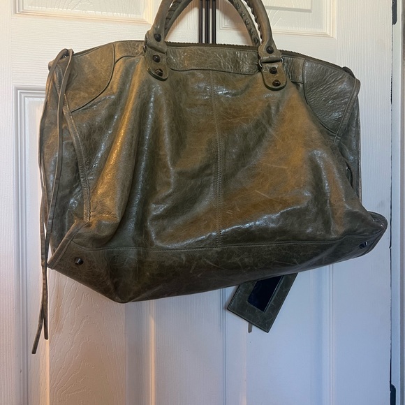 WOMEN'S LE CITY MEDIUM BAG IN ARMY GREEN - Picture 2 of 3
